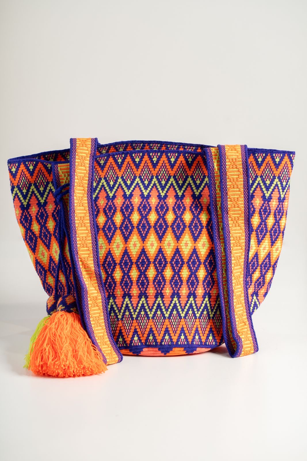 Mochila wayúu multicolor tejida a mano